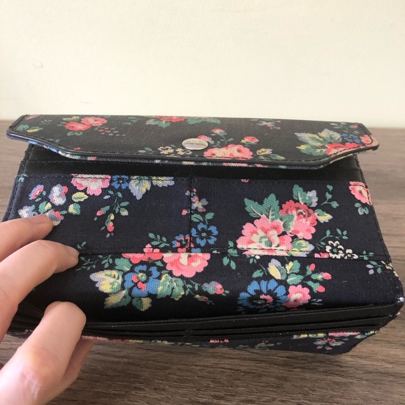 Dark navy, floral Cath Kidston wallet - Picture 6 of 8